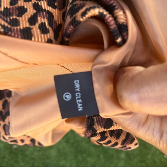 Women’s crop leopard print jacket. Size 16 by Metro Style. Curduroy - Picture 5 of 7